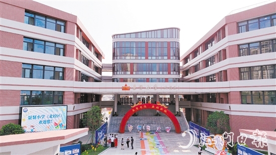 開學(xué)第一天，景賢小學(xué)（北校區(qū)）正式啟用。