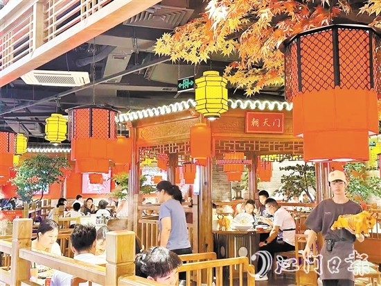 國(guó)慶期間江海區(qū)餐飲店人氣旺。受訪者供圖