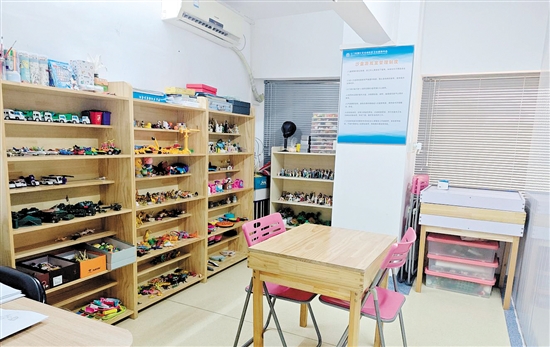 蓬江區(qū)未成年心理危機(jī)干預(yù)工作站內(nèi)的沙盤游戲室。