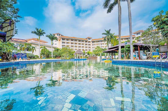 天氣漸涼，泡溫泉越來(lái)越受到市民游客歡迎。