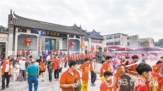 2024年首屆羅氏貴系良溪薈活動(dòng)現(xiàn)場(chǎng)人聲鼎沸，洋溢著團(tuán)聚的喜慶。