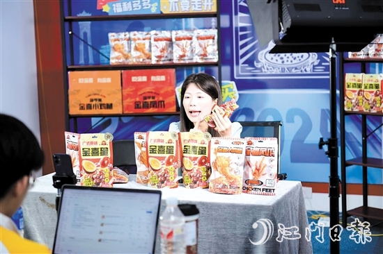 源亨食品的主播正在直播。