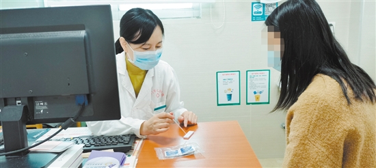 發(fā)生高危性行為后，應(yīng)及時(shí)到醫(yī)院咨詢和檢測(cè)。