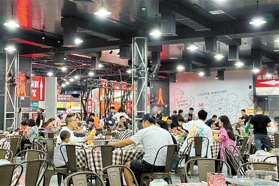 五洞牛肉吸引八方游客前來品嘗。