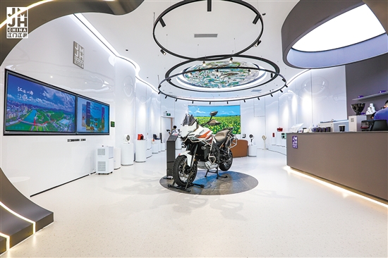 江海區(qū)把“江海匯”江海制造形象店開(kāi)到深圳福田。