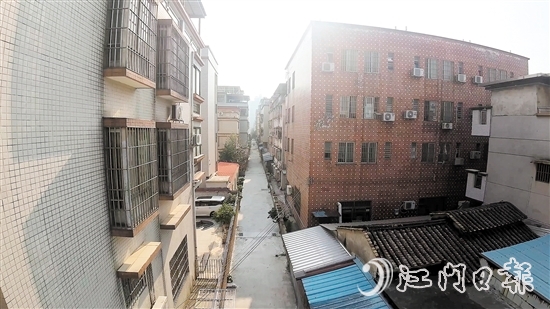 新昌明渠改造工程完成后，明渠兩側(cè)的人居環(huán)境得到明顯改善。