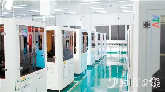 鈞崴電子科技股份有限公司生產(chǎn)車間。