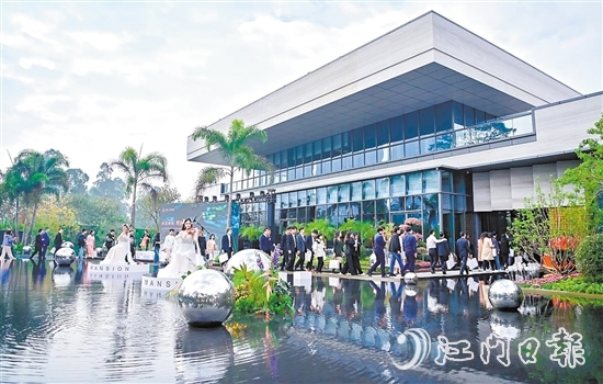 春節(jié)期間，蓬江區(qū)樓市火熱，不少人趁著假期到各大樓盤實地了解市況。