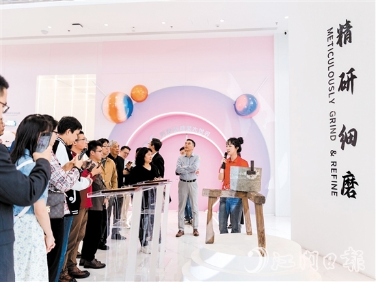 禮樂(lè)街道組織企業(yè)家們參觀金多多糖果樂(lè)園。