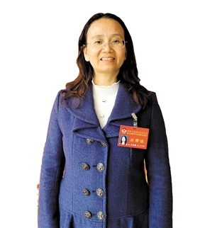 開平市政協(xié)委員、沙岡初級中學(xué)副校長關(guān)艷梨