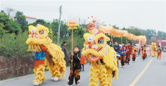 本次嘉年華包括金龍、醒獅、“花仙子”巡游等活動內(nèi)容。