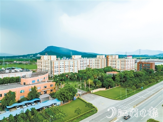 近年來，開平市構(gòu)建生物醫(yī)藥產(chǎn)業(yè)生態(tài)“強磁場”，加速了產(chǎn)業(yè)集聚。圖為位于沙塘鎮(zhèn)的開平牽牛生化制藥有限公司。