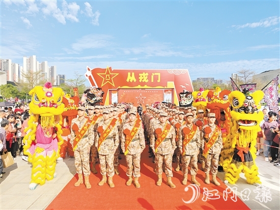 鶴山入伍新兵展現(xiàn)良好精神風貌。