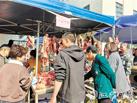 那吉鎮(zhèn)舉辦圩日活動，有效推動“圩日經(jīng)濟”發(fā)展。