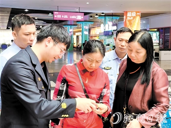 恩平市煙草專賣局以“共筑滿意消費，建設誠信煙草”為主題，開展多元普法宣傳。