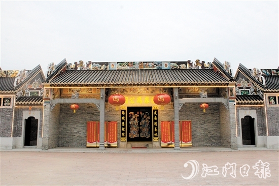 復春馮公祠建筑雄偉大氣，是典型的嶺南祠堂特色建筑。