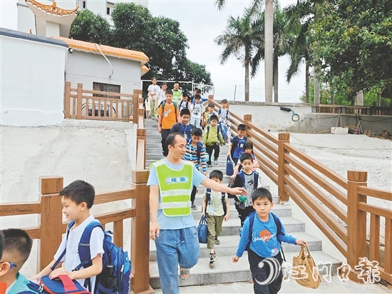 “上學(xué)路”保障學(xué)生平安上學(xué)、放學(xué)。