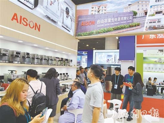 來自臺山的23家企業(yè)相繼亮相第137屆廣交會，在42個展位展示“臺山制造”實力。