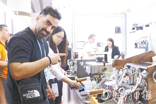 江門市美茲智能科技有限公司生產(chǎn)的咖啡機(jī)備受客商青睞。