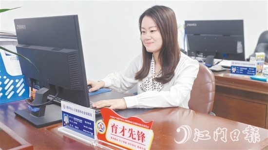 “人社先鋒”亮牌，發(fā)揮示范效應(yīng)。