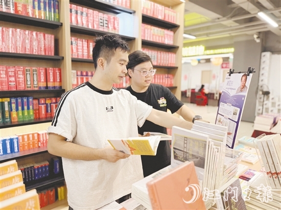 臺山市推動全民閱讀，促進閱讀空間遍地開花，讓書香氛圍日益濃厚。