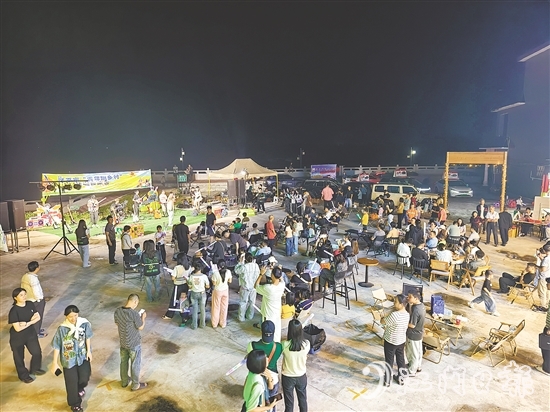 村咖音樂會現(xiàn)場既悅耳又好玩。