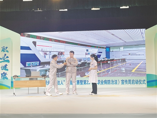 比賽現(xiàn)場(chǎng)，選手展示自己的技能。