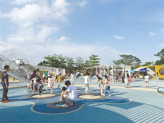 新會(huì)兒童公園成為熱門親子游目的地。