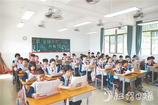 臺山市開展“文明閱讀少年行”共讀《人民日報(bào)》活動(dòng)。