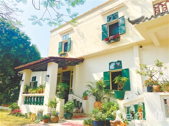 位于端芬鎮(zhèn)的“綠禾閑廬”民宿有著獨特的民國風情。