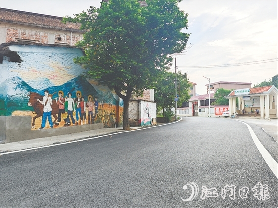 粉洞村升級改造村道，進(jìn)一步優(yōu)化村莊人居環(huán)境。