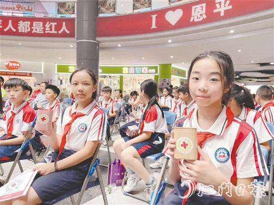 恩平市紅十字會(huì)與馮如小學(xué)共同試點(diǎn)發(fā)起“愛(ài)心存錢罐”公益活動(dòng)。