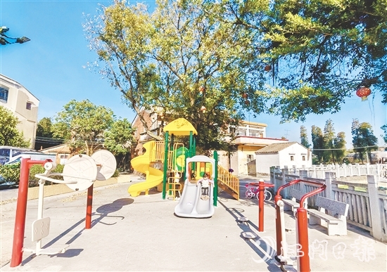 張良邊村爭(zhēng)取上級(jí)資源，為村組增設(shè)健身運(yùn)動(dòng)器材和兒童娛樂(lè)設(shè)施。