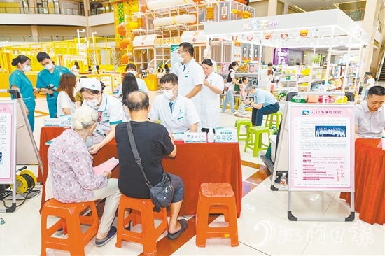 活動(dòng)為群眾提供義診及康復(fù)知識(shí)咨詢服務(wù)。