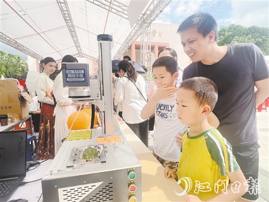 活動吸引眾多市民駐足。