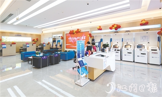 營業(yè)廳環(huán)境煥然一新，功能分區(qū)清晰明確。