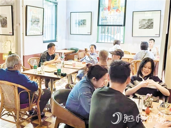 臺山民宿既保留了歷史肌理，又賦予了建筑現(xiàn)代功能。