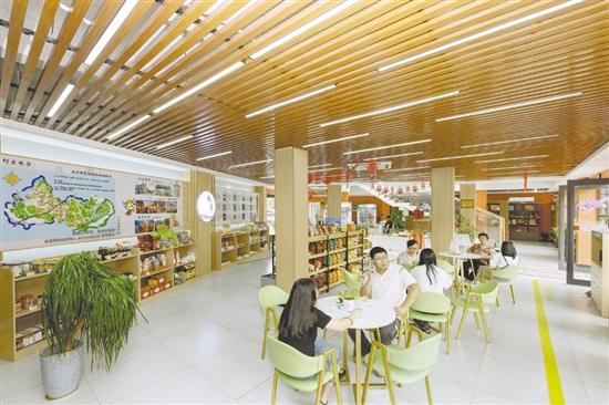 水步美麗圩鎮(zhèn)客廳、人才驛站定期舉辦各種主題展覽。