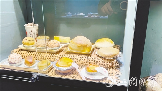 古埠奇石館展出的”下午茶三點(diǎn)三奇石“。