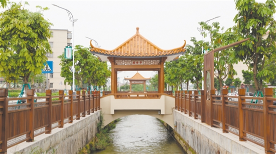 修復(fù)后的涼亭成為周邊居民休閑的好去處。