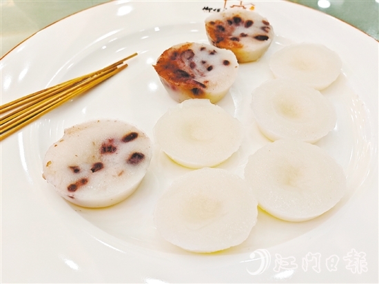 缽仔糕晶瑩剔透、滑嫩彈潤。