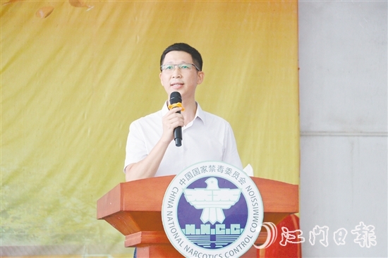 陳行芳深入基層開展法治宣傳教育。