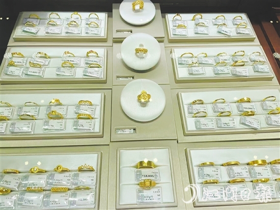 金價(jià)強(qiáng)勢(shì)走高。