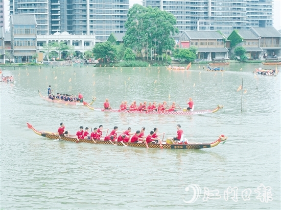 5月31日，21支龍舟隊(duì)伍齊聚古勞水鄉(xiāng)，展現(xiàn)龍舟運(yùn)動(dòng)的魅力。張澤彬
