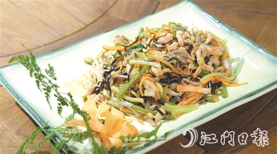 陳皮五彩絲色彩斑斕、口感豐富。