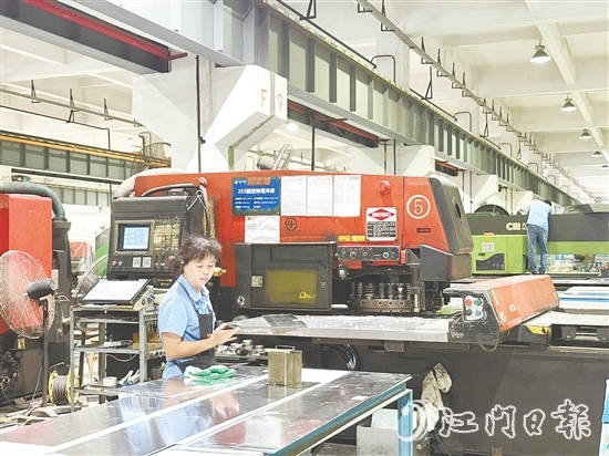 高美空調(diào)生產(chǎn)線經(jīng)過數(shù)字化改造后，生產(chǎn)效率提升顯著，生產(chǎn)流程得到優(yōu)化。