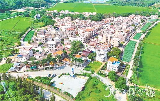 赤溪鎮(zhèn)護(hù)嶺村以“百千萬工程”為抓手，多點(diǎn)發(fā)力推進(jìn)鄉(xiāng)村組織振興、產(chǎn)業(yè)興旺、文旅璀璨、生態(tài)宜居、和諧善治，繪就鄉(xiāng)村振興立體畫卷。