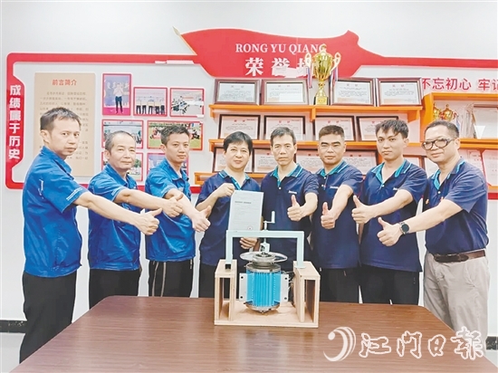 獲得國家實用新型專利的一種加捻機使用電機的拆卸裝置，由銀都拉瑪?shù)囊痪€員工和技術骨干等共同完成。