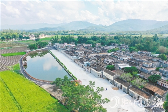 四九鎮(zhèn)東方村以產(chǎn)業(yè)融合發(fā)展新范式、文旅融合新地標(biāo)、生態(tài)宜居新標(biāo)桿的三重蝶變，繪就產(chǎn)業(yè)興、生態(tài)美、百姓富的鄉(xiāng)村振興新圖景。