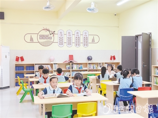 臺(tái)山市堅(jiān)持以“書(shū)香臺(tái)山”建設(shè)為統(tǒng)領(lǐng)，推動(dòng)全民閱讀蔚然成風(fēng)。